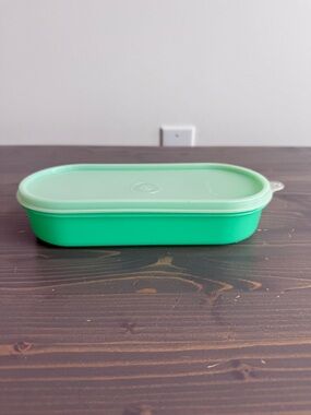 Vintage Tupperware storage case
Jadeite green